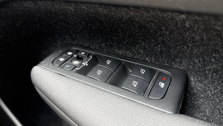 Volvo Xc40 2.0 B4P R DESIGN Pro 5dr Auto Petrol Estate